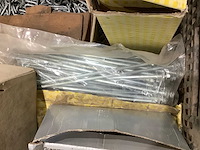 Dak en houtschroeven - afbeelding 2 van  9