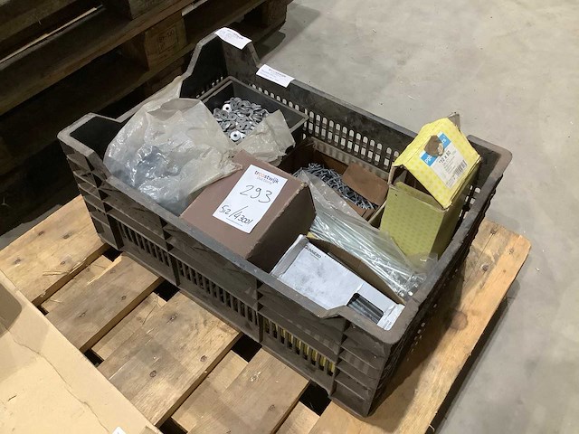 Dak en houtschroeven - afbeelding 1 van  9