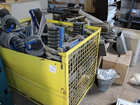 Dakbeveiliging / daksteunen in manden en kist. - afbeelding 1 van  5