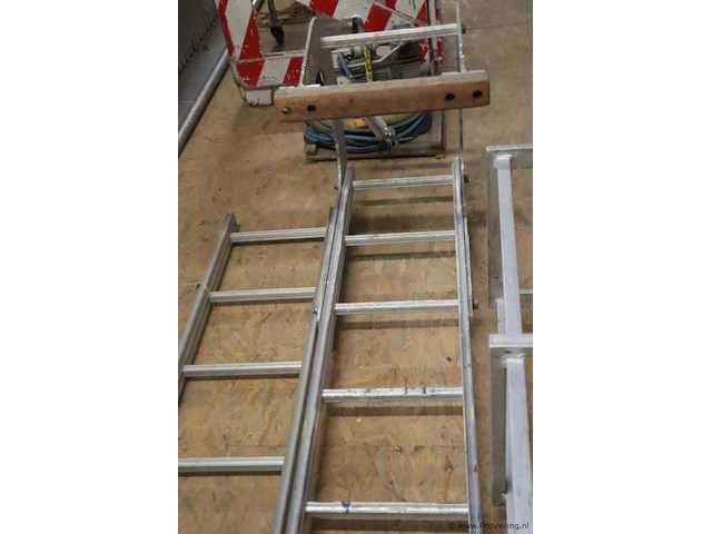 Dakladder met bakje - afbeelding 2 van  9