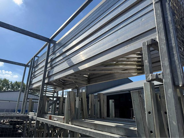 Dakrand beveiliging en aanhanger (198 mtr) - afbeelding 22 van  25