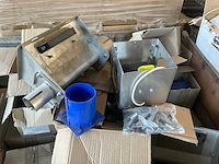 Daltec partij onderdelen voerstations - afbeelding 1 van  8