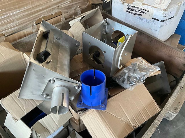 Daltec partij onderdelen voerstations - afbeelding 2 van  8