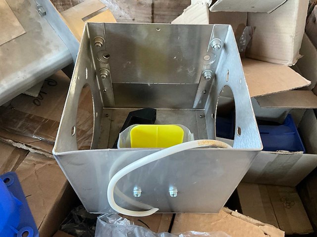 Daltec partij onderdelen voerstations - afbeelding 6 van  8