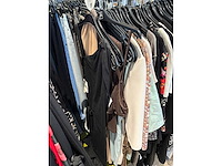 Dames blouses, rokken, jurken en broeken (240 stuks) - afbeelding 3 van  95