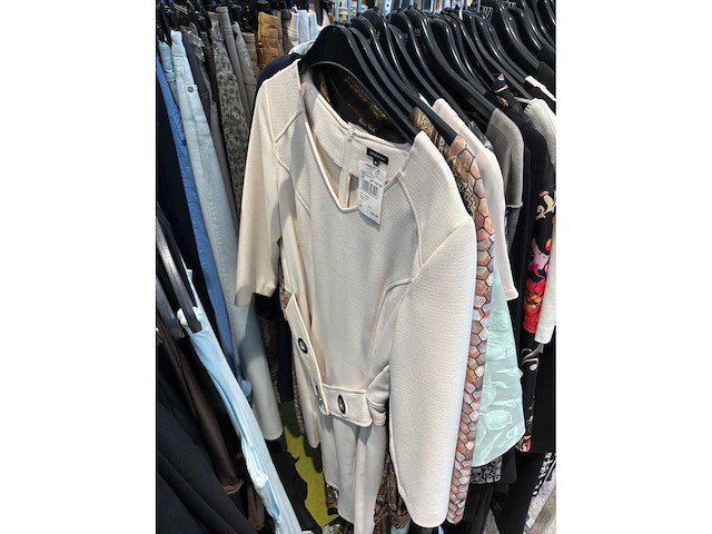 Dames blouses, rokken, jurken en broeken (240 stuks) - afbeelding 4 van  95