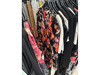 Dames blouses, rokken, jurken en broeken (240 stuks) - afbeelding 11 van  95