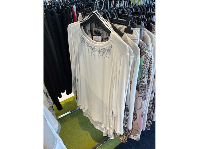 Dames blouses, rokken, jurken en broeken (240 stuks) - afbeelding 13 van  95