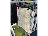 Dames blouses, rokken, jurken en broeken (240 stuks) - afbeelding 14 van  95