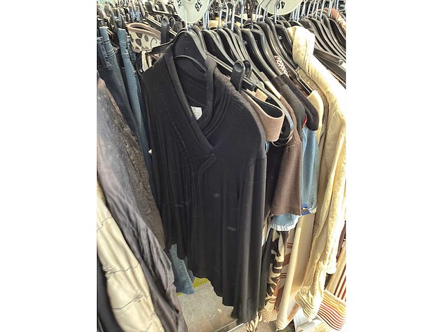 Dames blouses, rokken, jurken en broeken (240 stuks) - afbeelding 22 van  95