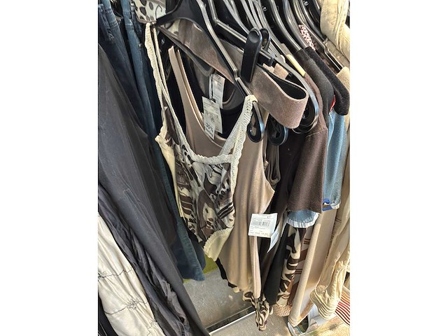 Dames blouses, rokken, jurken en broeken (240 stuks) - afbeelding 23 van  95