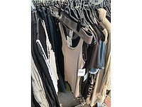 Dames blouses, rokken, jurken en broeken (240 stuks) - afbeelding 24 van  95
