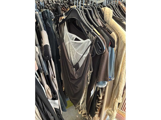 Dames blouses, rokken, jurken en broeken (240 stuks) - afbeelding 26 van  95