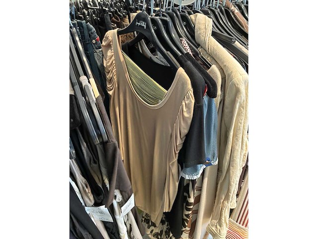 Dames blouses, rokken, jurken en broeken (240 stuks) - afbeelding 28 van  95