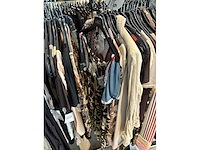 Dames blouses, rokken, jurken en broeken (240 stuks) - afbeelding 30 van  95
