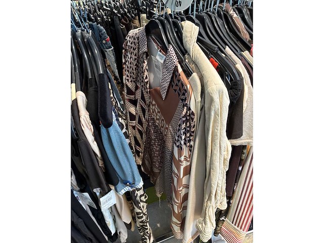Dames blouses, rokken, jurken en broeken (240 stuks) - afbeelding 31 van  95