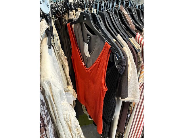 Dames blouses, rokken, jurken en broeken (240 stuks) - afbeelding 36 van  95