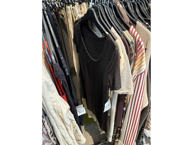 Dames blouses, rokken, jurken en broeken (240 stuks) - afbeelding 38 van  95