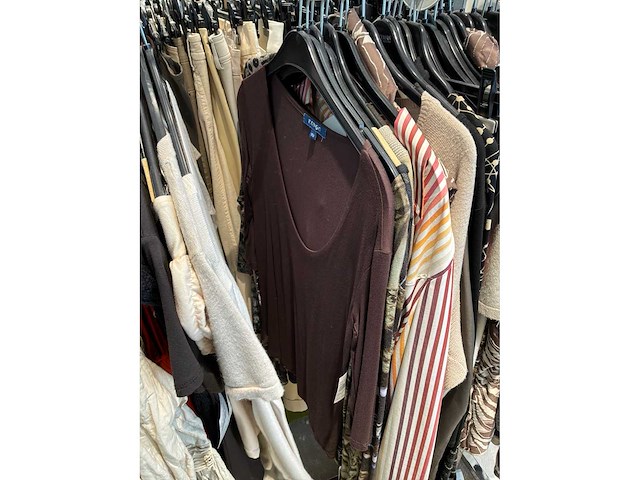 Dames blouses, rokken, jurken en broeken (240 stuks) - afbeelding 43 van  95