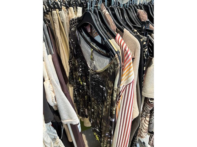 Dames blouses, rokken, jurken en broeken (240 stuks) - afbeelding 44 van  95