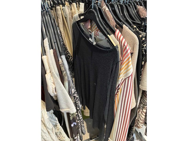 Dames blouses, rokken, jurken en broeken (240 stuks) - afbeelding 46 van  95