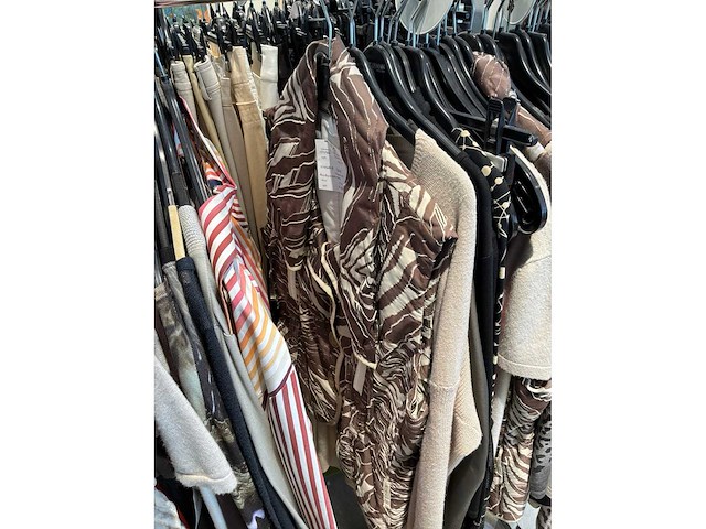 Dames blouses, rokken, jurken en broeken (240 stuks) - afbeelding 49 van  95