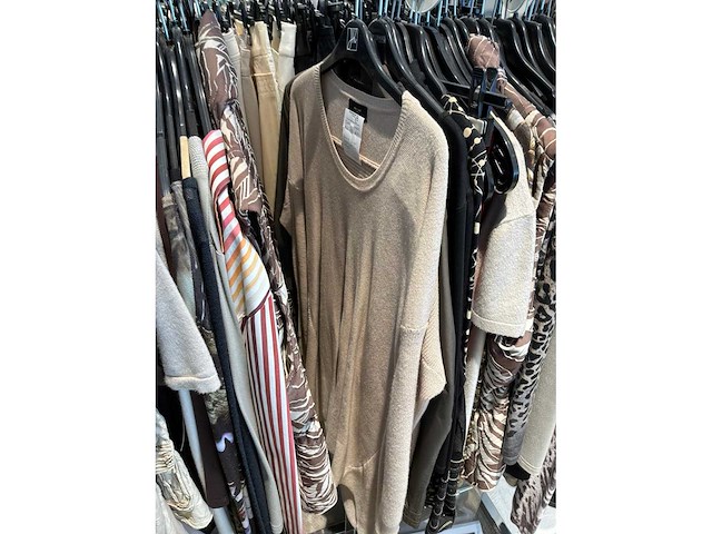 Dames blouses, rokken, jurken en broeken (240 stuks) - afbeelding 51 van  95