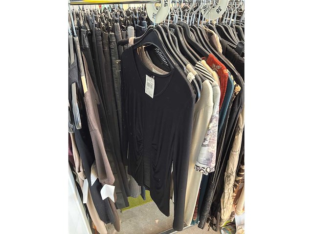 Dames blouses, rokken, jurken en broeken (240 stuks) - afbeelding 42 van  95