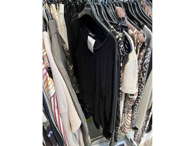 Dames blouses, rokken, jurken en broeken (240 stuks) - afbeelding 53 van  95