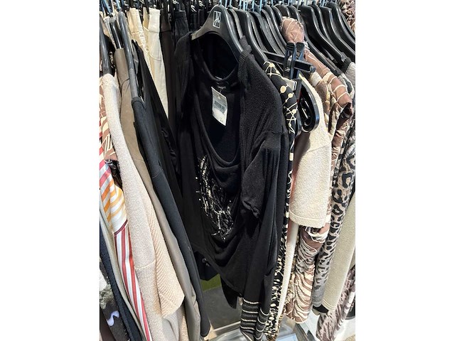 Dames blouses, rokken, jurken en broeken (240 stuks) - afbeelding 54 van  95
