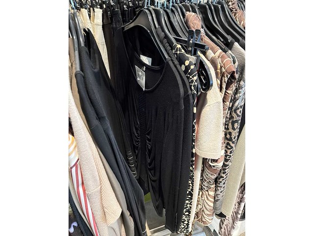 Dames blouses, rokken, jurken en broeken (240 stuks) - afbeelding 55 van  95
