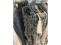 Dames blouses, rokken, jurken en broeken (240 stuks) - afbeelding 56 van  95