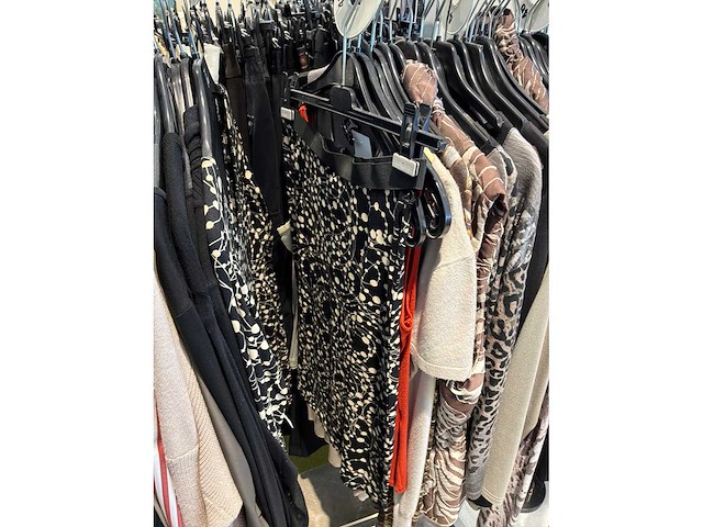 Dames blouses, rokken, jurken en broeken (240 stuks) - afbeelding 57 van  95