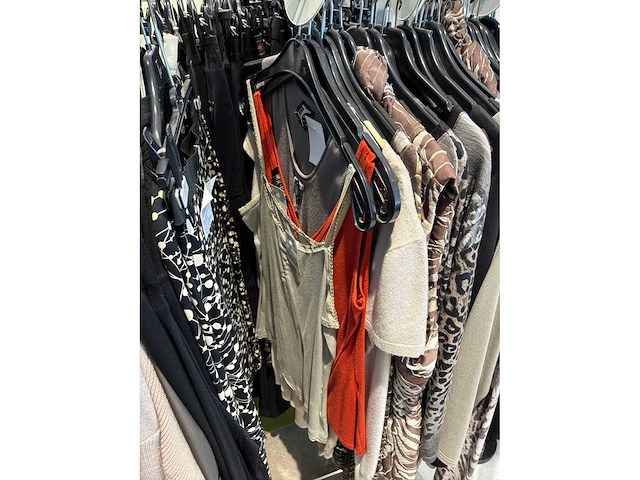 Dames blouses, rokken, jurken en broeken (240 stuks) - afbeelding 58 van  95