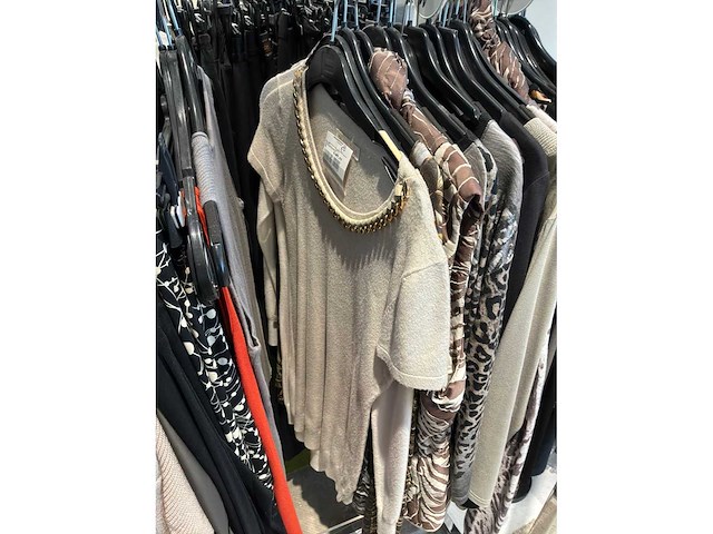Dames blouses, rokken, jurken en broeken (240 stuks) - afbeelding 60 van  95