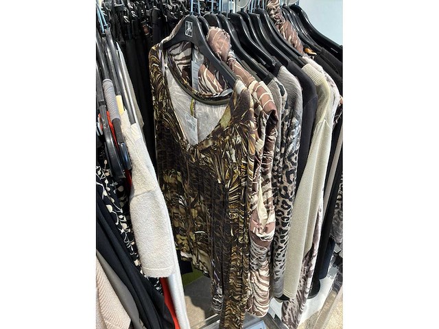 Dames blouses, rokken, jurken en broeken (240 stuks) - afbeelding 61 van  95