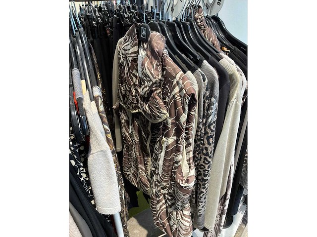 Dames blouses, rokken, jurken en broeken (240 stuks) - afbeelding 62 van  95
