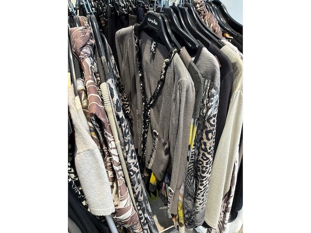 Dames blouses, rokken, jurken en broeken (240 stuks) - afbeelding 66 van  95