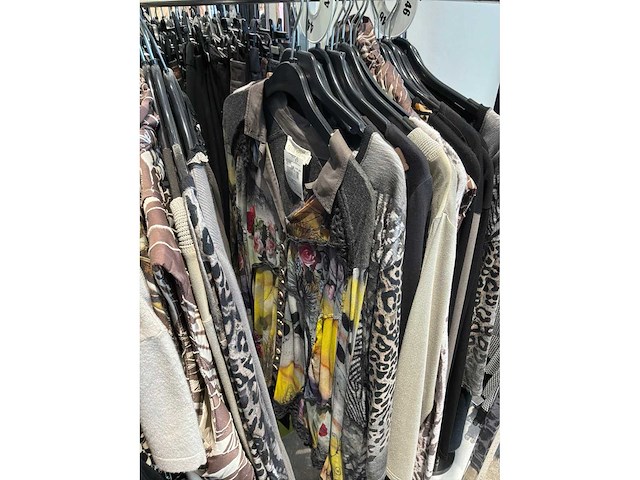 Dames blouses, rokken, jurken en broeken (240 stuks) - afbeelding 67 van  95