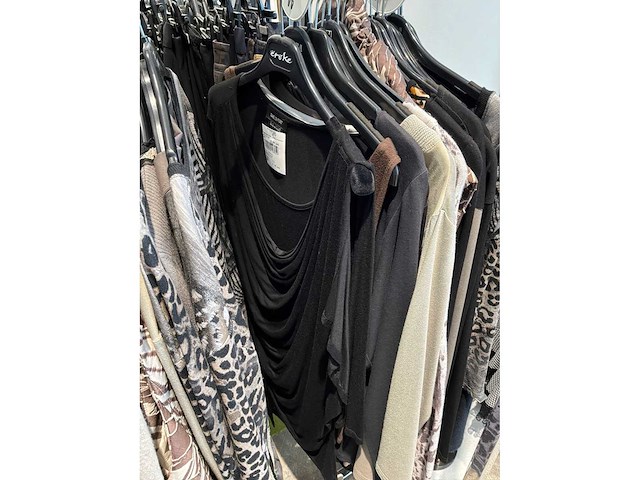 Dames blouses, rokken, jurken en broeken (240 stuks) - afbeelding 69 van  95