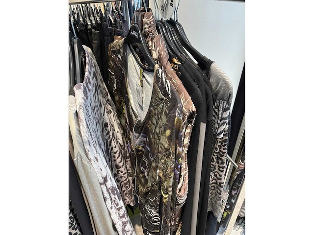 Dames blouses, rokken, jurken en broeken (240 stuks) - afbeelding 74 van  95