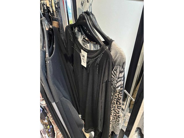 Dames blouses, rokken, jurken en broeken (240 stuks) - afbeelding 76 van  95