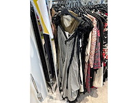 Dames blouses, rokken, jurken en broeken (240 stuks) - afbeelding 79 van  95