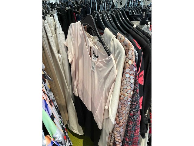 Dames blouses, rokken, jurken en broeken (240 stuks) - afbeelding 85 van  95