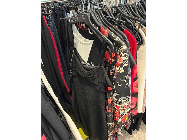 Dames blouses, rokken, jurken en broeken (240 stuks) - afbeelding 94 van  95