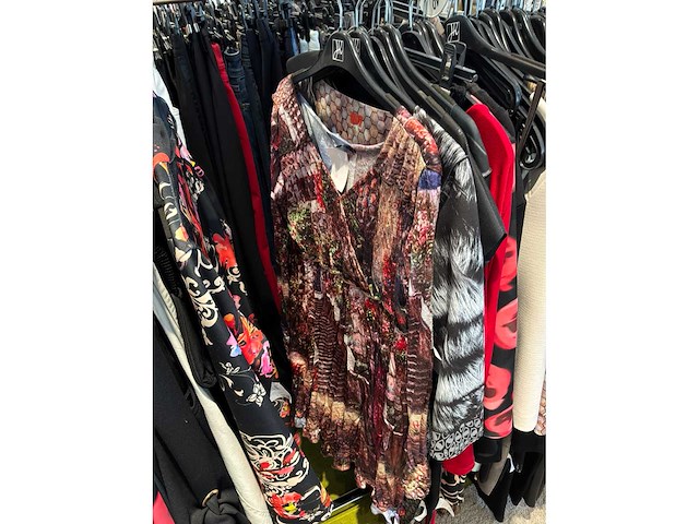 Dames blouses, rokken, jurken en broeken (240 stuks) - afbeelding 95 van  95