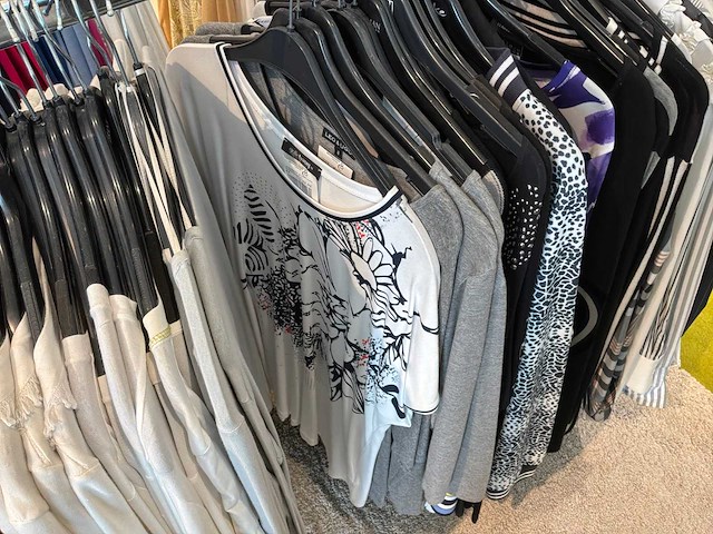 Dames blouses, rokken, jurken en broeken (400 stuks) - afbeelding 6 van  94