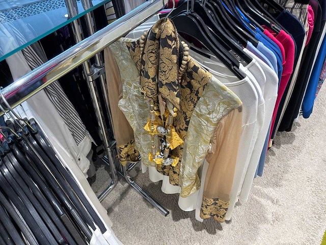 Dames blouses, rokken, jurken en broeken (400 stuks) - afbeelding 13 van  94