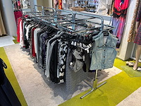 Dames blouses, rokken, jurken en broeken (400 stuks)