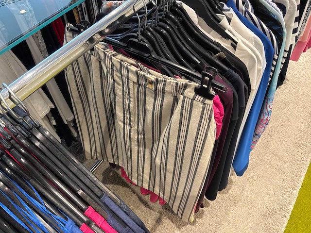 Dames blouses, rokken, jurken en broeken (400 stuks) - afbeelding 25 van  94